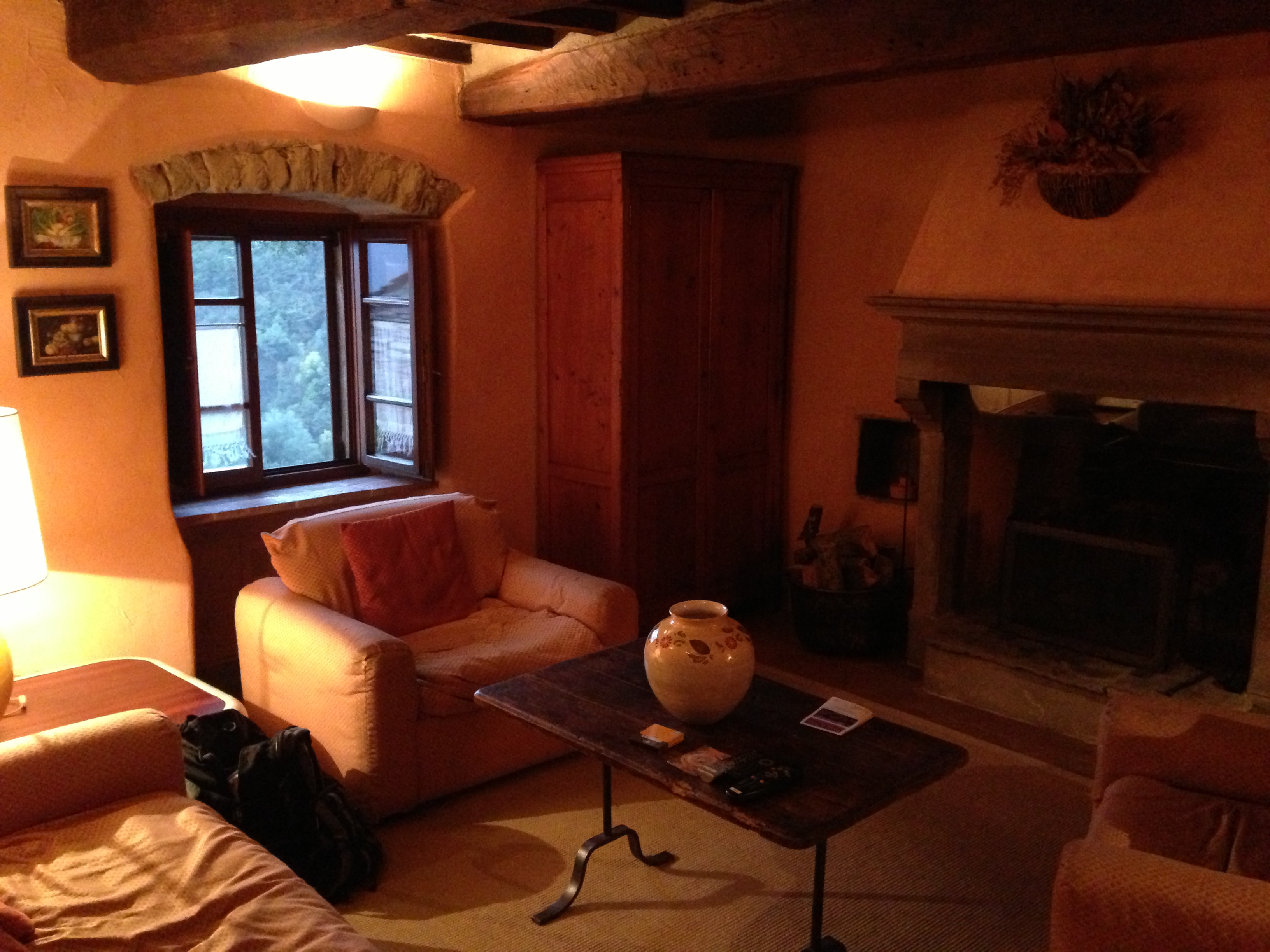 borgo di vagli -umbrian living room