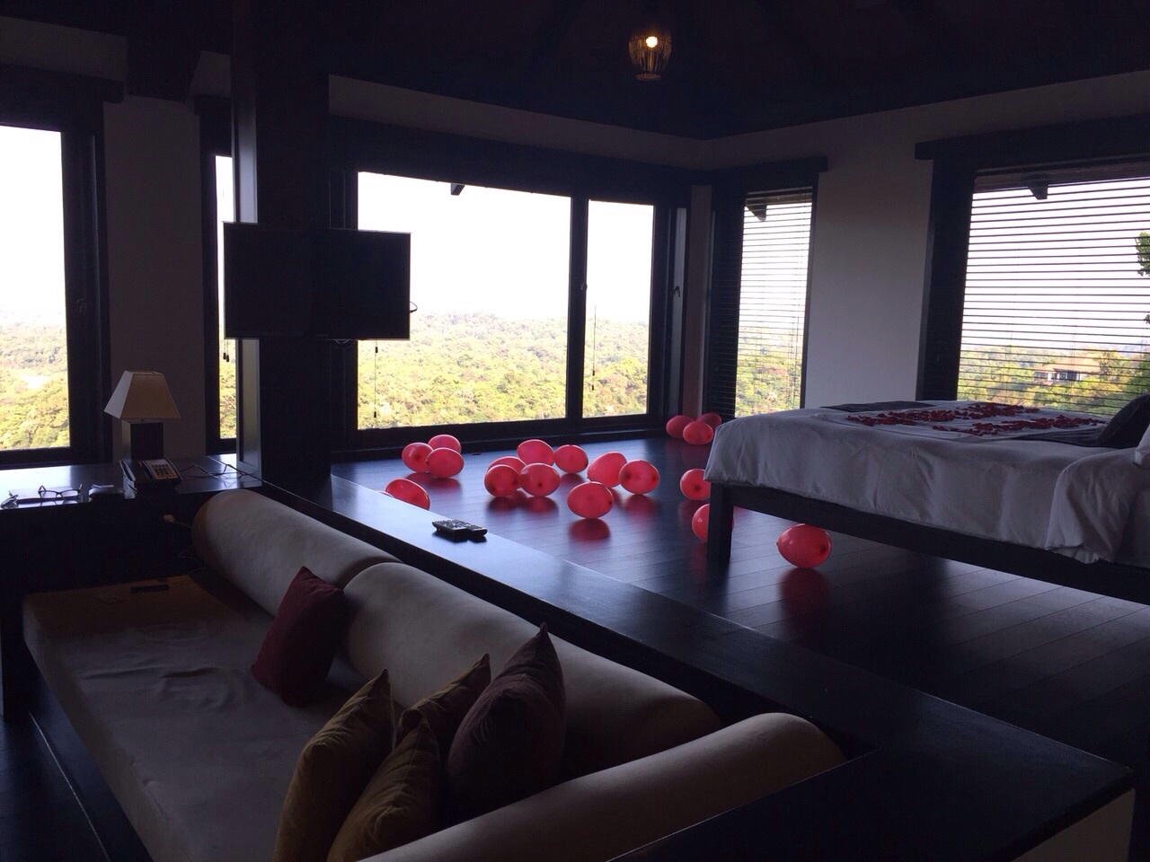 heart shape baloon in taj madikari, coorg, jiva grand spa, madekari, taj madekari, Vivanta Taj, yakhani sorba