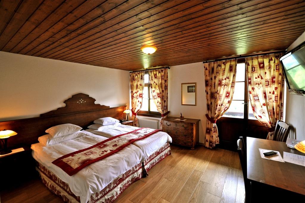  Knight’s Inn Hotel gruyere, gruyere, Saane river, Switzerland 