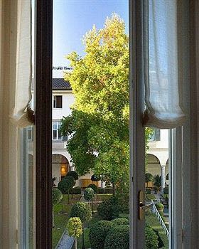 landscaped courtyard four season hotel, Al Coniglio Bianco, Duomo, Galleria Vittorio Emanuele, italy, La Verandah, milan, Sagrantino di Montefalco, Santa Maria delle Grazie, Via Gesu, Four Season Hotel Milan.