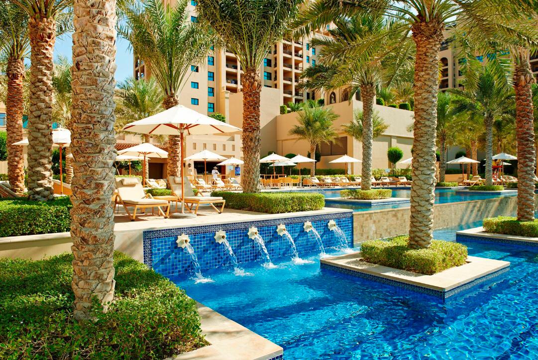 Fairmont The Palm Dubai, luxurious Fairmont The Palm, luxury Dubai hotel, private beach of fairmont the palm, beachfront resort Dubai,